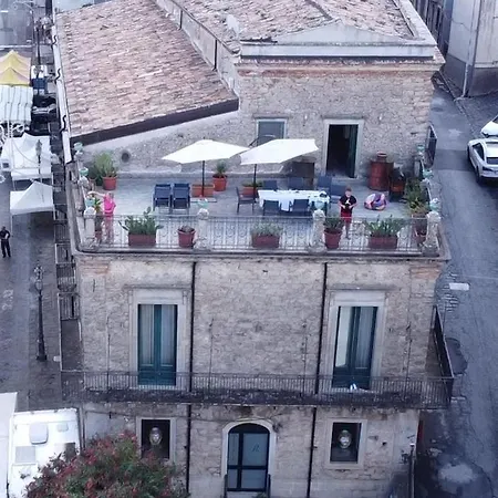 Bed & Breakfast Palazzo Restifa 4*