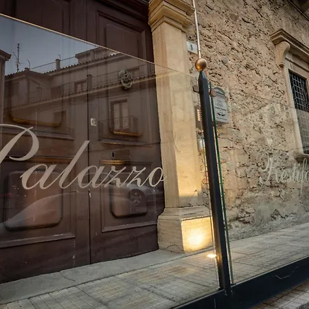 לינה וארוחת בוקר Palazzo Restifa מונטאלבאנו אליקונה
