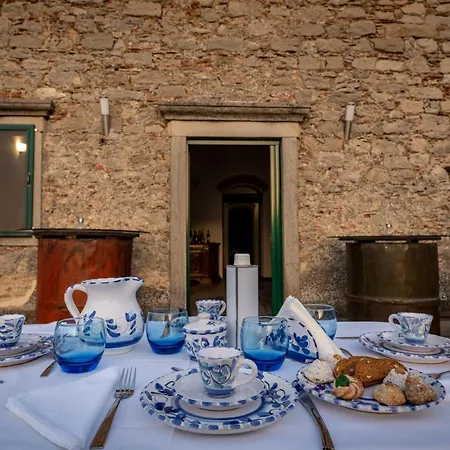 Palazzo Restifa 4* מונטאלבאנו אליקונה