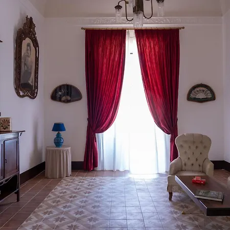 Palazzo Restifa 4* מונטאלבאנו אליקונה