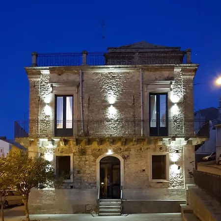 Palazzo Restifa 4* מונטאלבאנו אליקונה