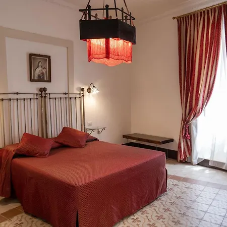 לינה וארוחת בוקר Palazzo Restifa מונטאלבאנו אליקונה