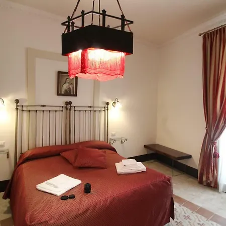 Palazzo Restifa מונטאלבאנו אליקונה