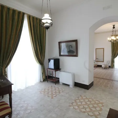 Palazzo Restifa לינה וארוחת בוקר 4*