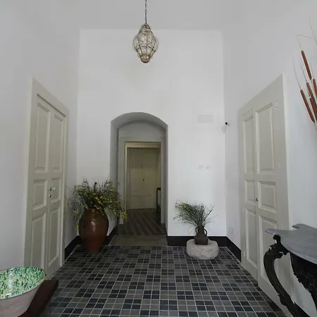 Palazzo Restifa לינה וארוחת בוקר 4*