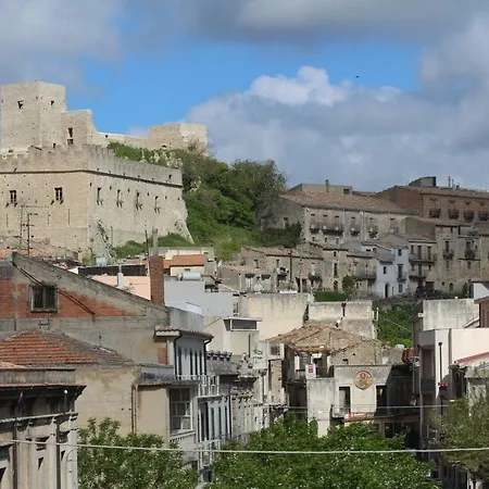 לינה וארוחת בוקר Palazzo Restifa 4*