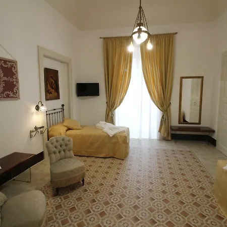 Palazzo Restifa לינה וארוחת בוקר 4*