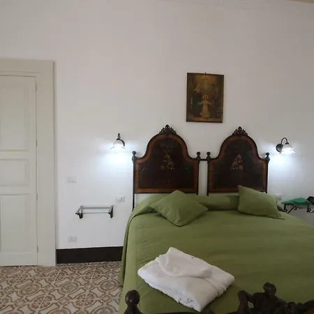 Palazzo Restifa 4* מונטאלבאנו אליקונה