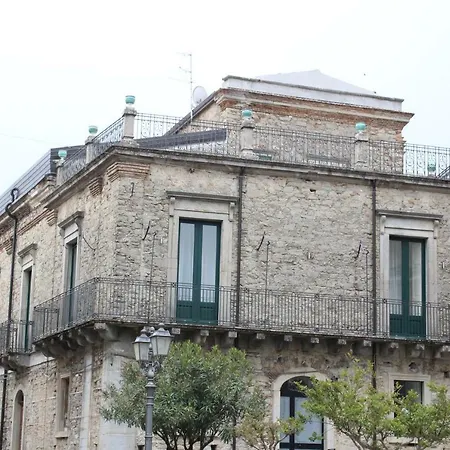 לינה וארוחת בוקר Palazzo Restifa 4*