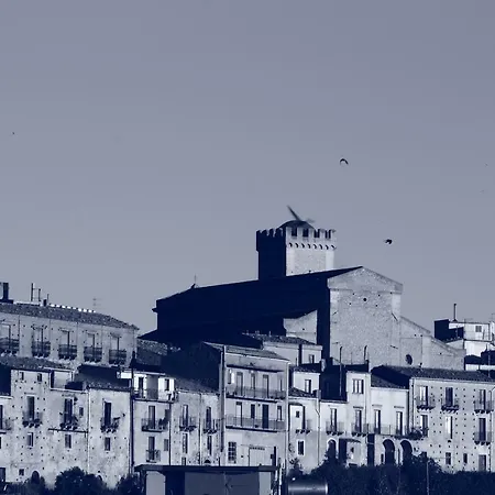Palazzo Restifa 4* מונטאלבאנו אליקונה