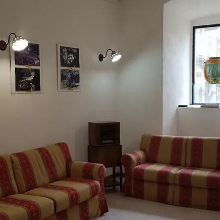 לינה וארוחת בוקר Palazzo Restifa 4*