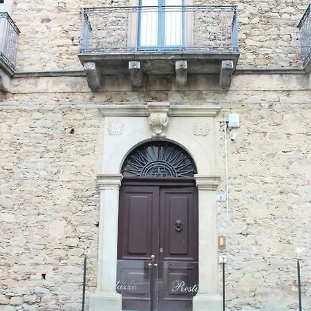 Palazzo Restifa לינה וארוחת בוקר